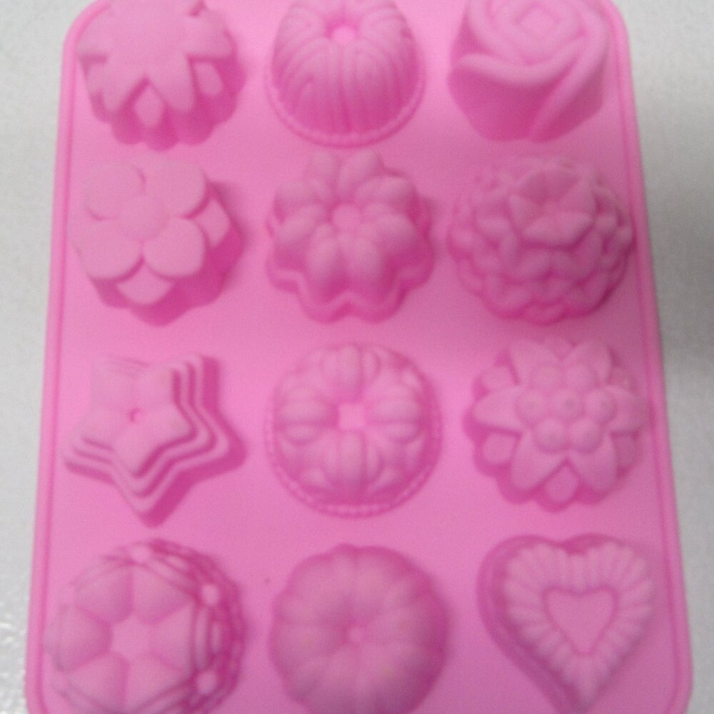 NWT! One Dozen (12) Easter Bake & Give Kits with Silicone Mold & Spatula
